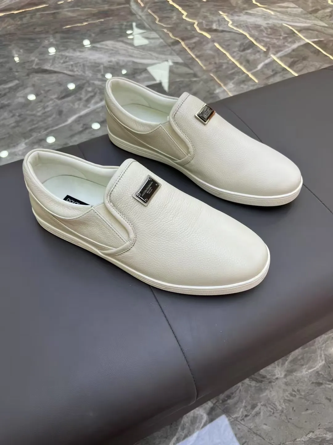Men's Men's Shoes 💰400 [New Style] 🐝🐝DG men's calfskin sneakers Portofino Yacht shoes, simple and versatile design, unique saddle leather soles. The Dolce &G logo rear wing is the icing on the cake. Imported cowhide + rubber outsole Size: 39-44 (customized at 38.45)